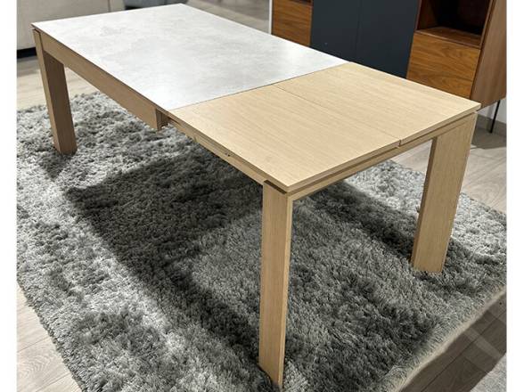 Mesa de salón o comedor con un extensible